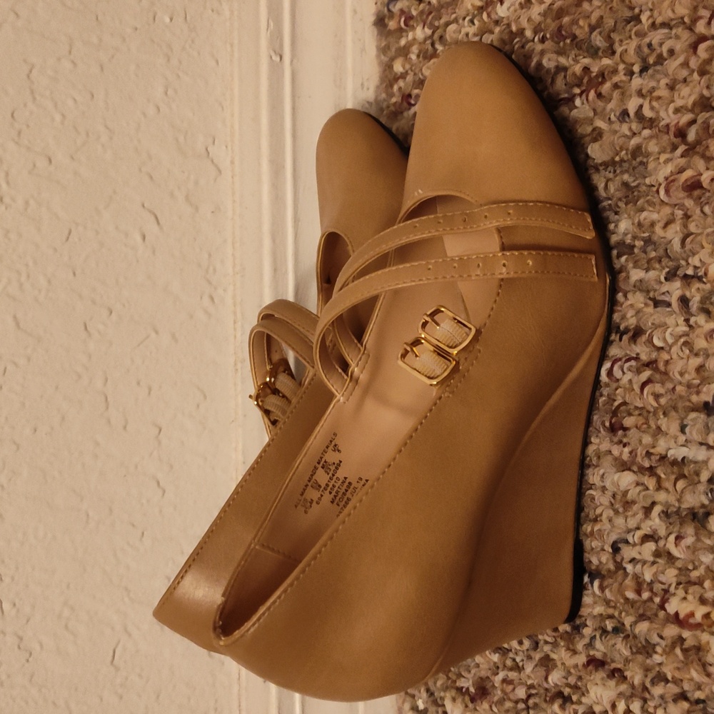 Shoe - Picture 3 of 4